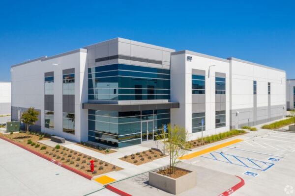 Real estate news_ Hoag leases industrial building in Santa Ana for $2 million